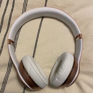 Beats solo 3 pro, rose gold